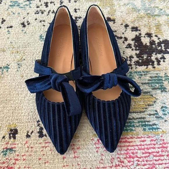 Sundance Valeria Blue Velvet Bow Point Toe Flats; size 37 - Picture 2 of 5